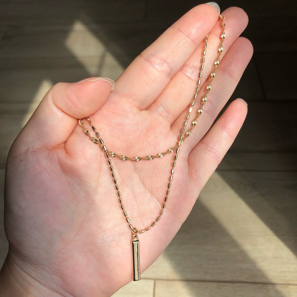 Elegant Gold Pendant Layered Necklace